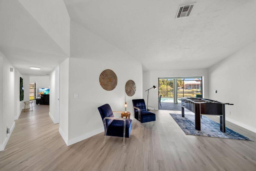 Villa Luxury Waterfront Haven In Cape Coral - Dog-Friendly Escape With Private Pool Esterno foto