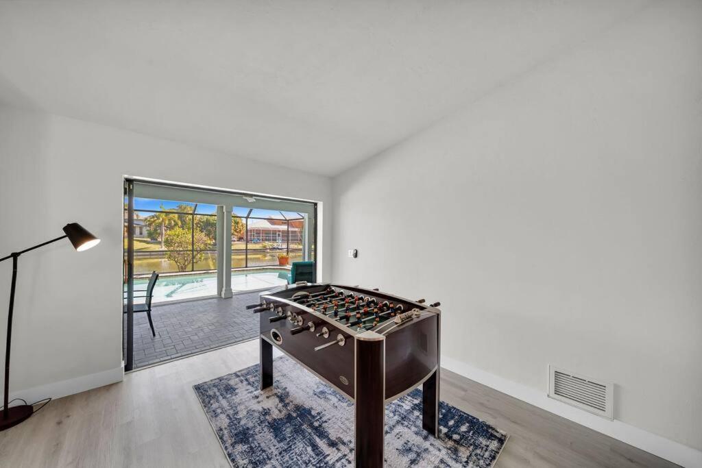 Villa Luxury Waterfront Haven In Cape Coral - Dog-Friendly Escape With Private Pool Esterno foto