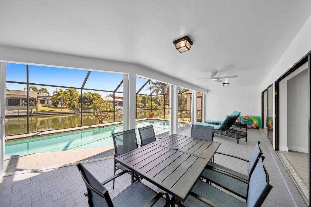 Villa Luxury Waterfront Haven In Cape Coral - Dog-Friendly Escape With Private Pool Esterno foto