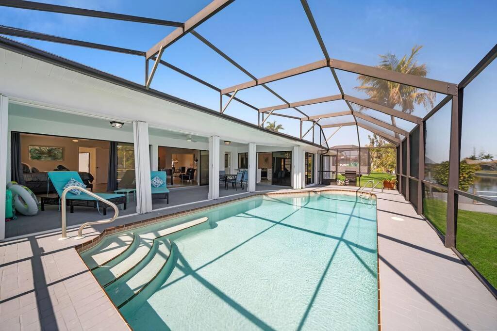 Villa Luxury Waterfront Haven In Cape Coral - Dog-Friendly Escape With Private Pool Esterno foto