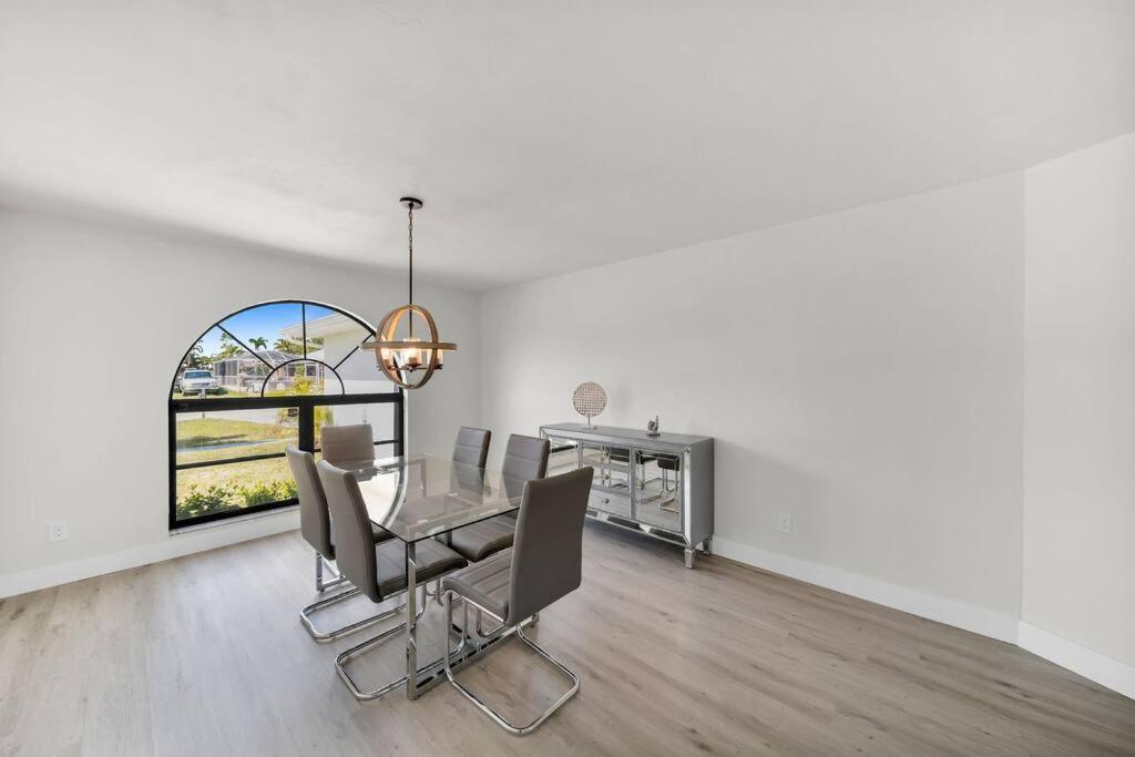 Villa Luxury Waterfront Haven In Cape Coral - Dog-Friendly Escape With Private Pool Esterno foto