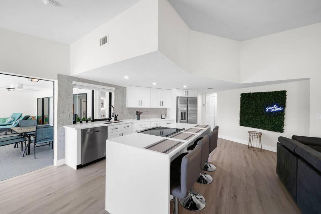 Villa Luxury Waterfront Haven In Cape Coral - Dog-Friendly Escape With Private Pool Esterno foto