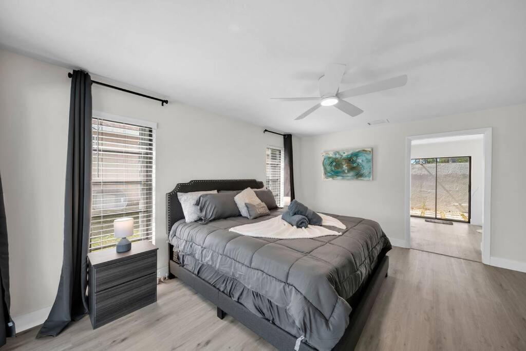 Villa Luxury Waterfront Haven In Cape Coral - Dog-Friendly Escape With Private Pool Esterno foto