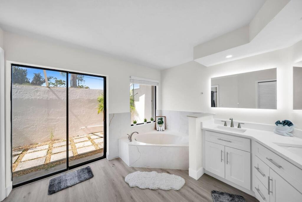 Villa Luxury Waterfront Haven In Cape Coral - Dog-Friendly Escape With Private Pool Esterno foto