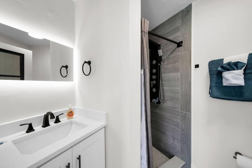 Villa Luxury Waterfront Haven In Cape Coral - Dog-Friendly Escape With Private Pool Esterno foto