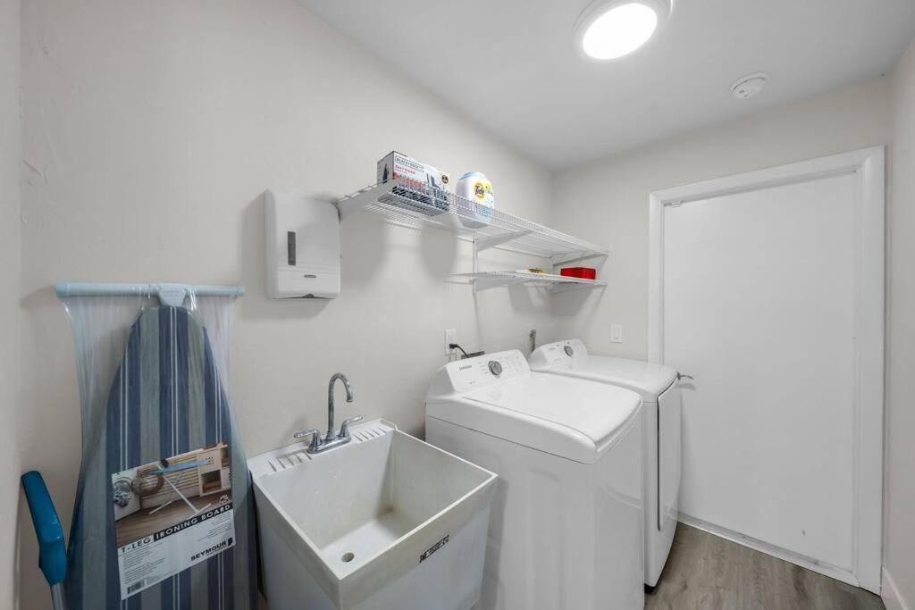 Villa Luxury Waterfront Haven In Cape Coral - Dog-Friendly Escape With Private Pool Esterno foto