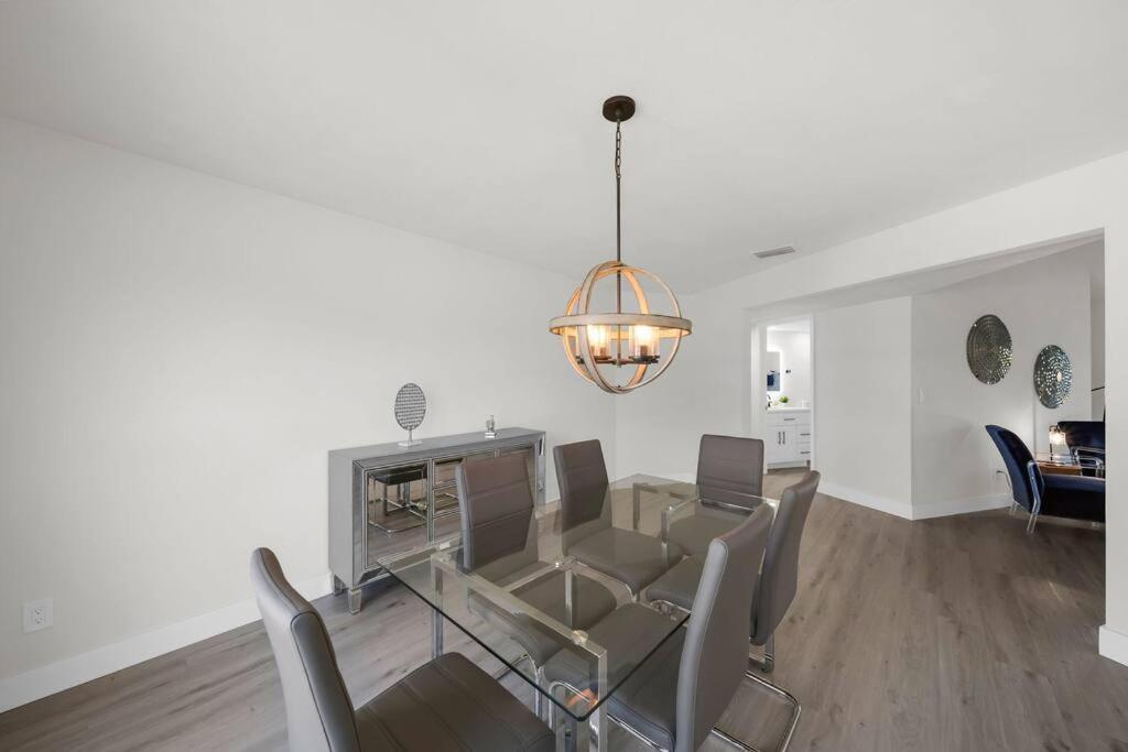 Villa Luxury Waterfront Haven In Cape Coral - Dog-Friendly Escape With Private Pool Esterno foto