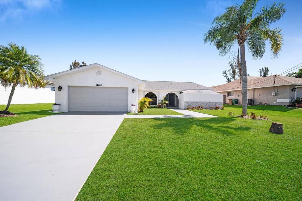 Villa Luxury Waterfront Haven In Cape Coral - Dog-Friendly Escape With Private Pool Esterno foto