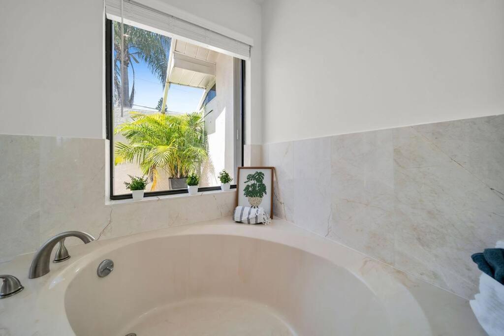 Villa Luxury Waterfront Haven In Cape Coral - Dog-Friendly Escape With Private Pool Esterno foto